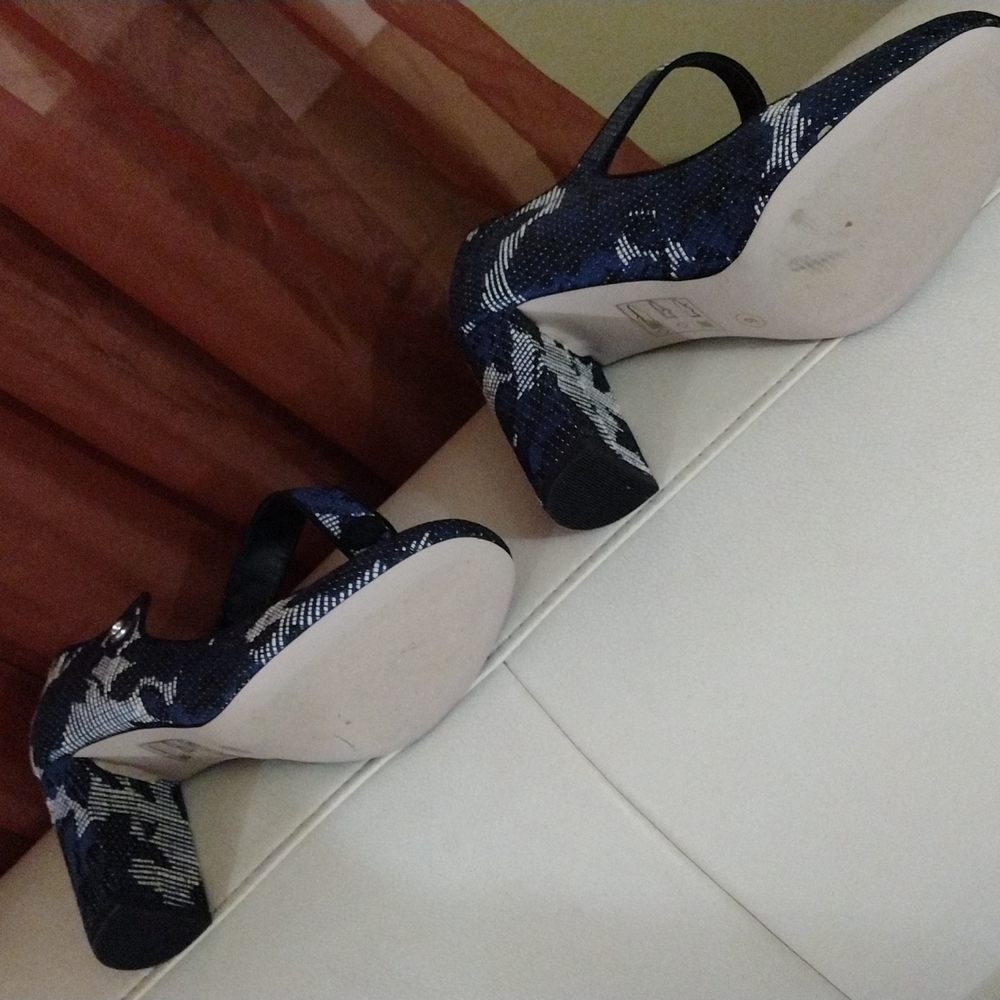 navy blue and white fabric shoes size 6 - Picture 2 of 4